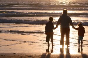 family, sunset, leisure-2324116.jpg